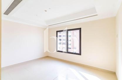 Apartment - 1 Bedroom - 2 Bathrooms for rent in West Porto Drive - Porto Arabia - The Pearl Island - Doha