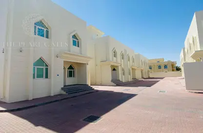 فيلا - 3 غرف نوم - 3 حمامات للايجار في شمال مويثر - منطقة مويثر - الدوحة