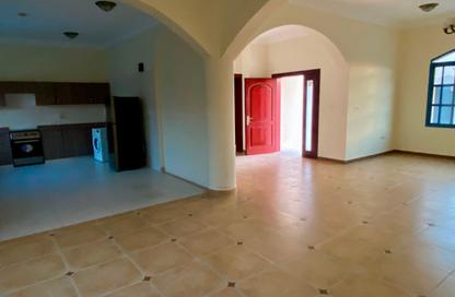 Villa - 3 - 3 for rent in Al Maamoura - Doha