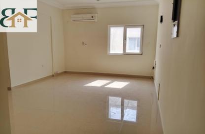 Apartment - 2 Bedrooms - 2 Bathrooms for rent in Bin Omran - Fereej Bin Omran - Doha