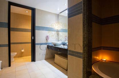 Apartment - 2 Bedrooms - 3 Bathrooms for sale in West Porto Drive - Porto Arabia - The Pearl Island - Doha