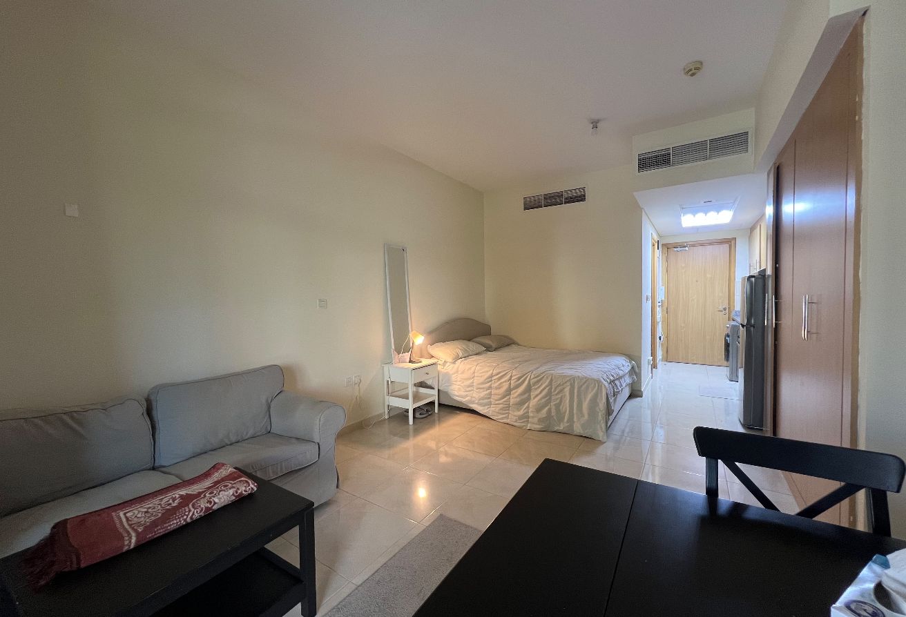 Studio fully furnished big layout in lusail 4500.. thumbnail 2