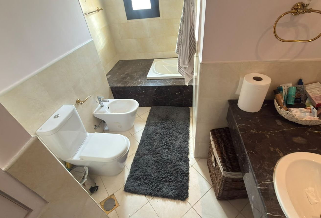 ELEGANT BIG 2 BEDROOMS FF SEAVIEW IN PEARL @14000 thumbnail 18