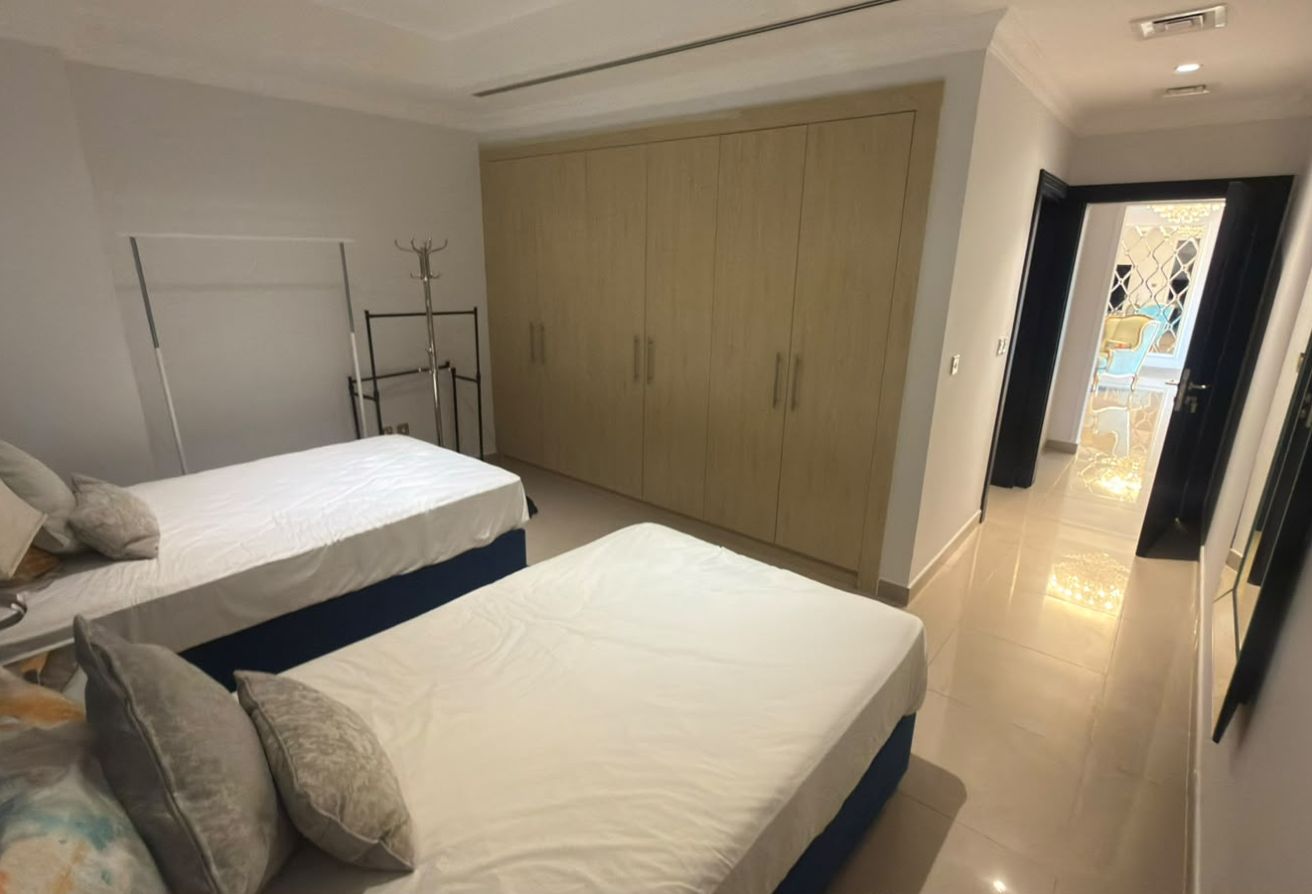 ELEGANT BIG 2 BEDROOMS FF SEAVIEW IN PEARL @14000 thumbnail 8