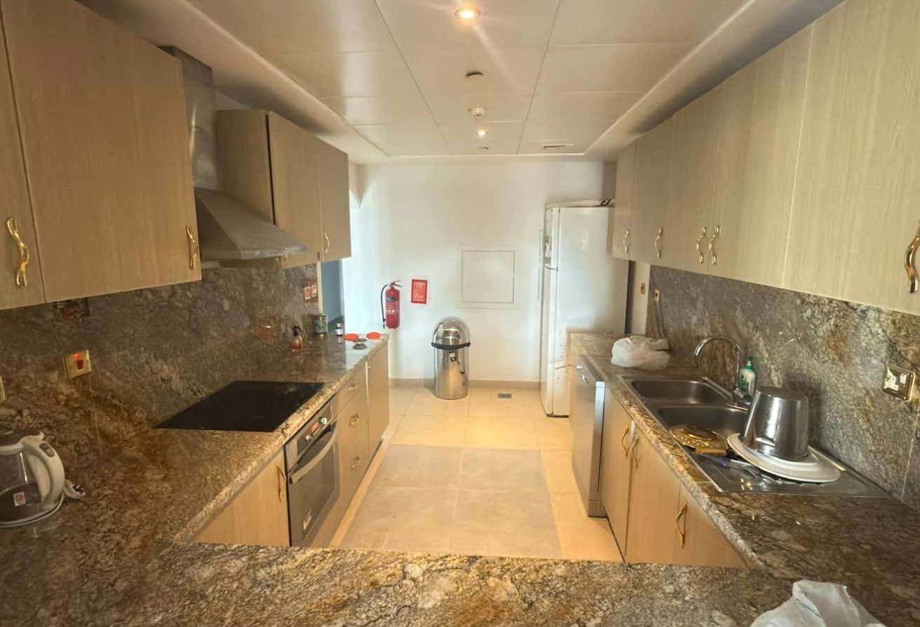 ELEGANT BIG 2 BEDROOMS FF SEAVIEW IN PEARL @14000 thumbnail 15