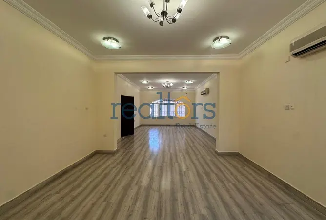 63863898 - Property Image 3