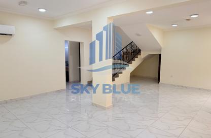 Villa - 5 - 4 for rent in Al Hanaa Street - Al Gharrafa - Doha