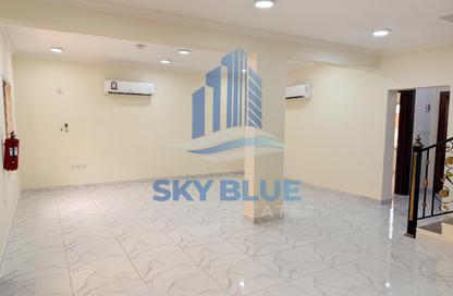 Villa - 5 - 4 for rent in Al Hanaa Street - Al Gharrafa - Doha