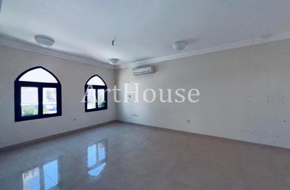 Villa - 4 Bedrooms - 5 Bathrooms for rent in Al Luqta - Al Luqta - Doha