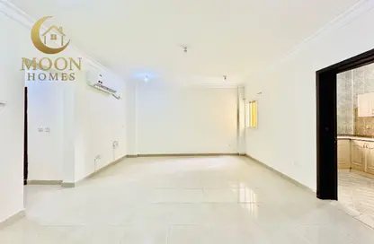 Apartment - 1 Bedroom - 2 Bathrooms for rent in Umm Ghuwailina 4 - Umm Ghuwailina - Doha