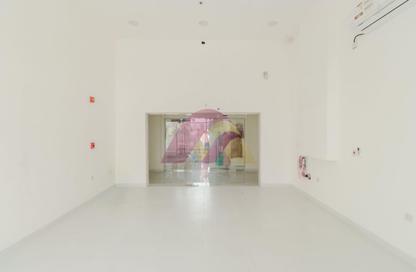 Shop - Studio - 1 Bathroom for rent in Al Kheesa - Al Kheesa - Umm Salal Mohammed