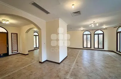 فيلا - 4 غرف نوم - 6 حمامات للايجار في شارع النجدة - مدينة خليفة شمال - مدينة خليفة - الدوحة