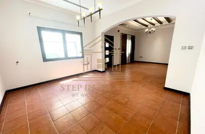 فيلا - 4 غرف نوم - 5 حمامات للايجار في الهلال - الهلال - الدوحة