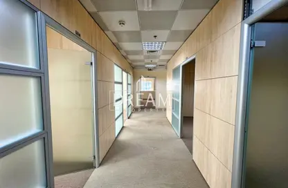 مساحات مكتبية - 8 غرف نوم - 6 حمامات للايجار في برج وست باي - الخليج الجنوبي - الخليج الغربي - الدوحة