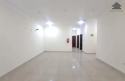 شقة - 3 غرف نوم - 3 حمامات للايجار في شارع حضرموت - دوحة الجديد - الدوحة