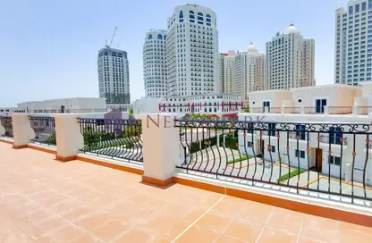 Villa - 5 Bedrooms - 6 Bathrooms for rent in Floresta Gardens - Floresta Gardens - The Pearl Island - Doha