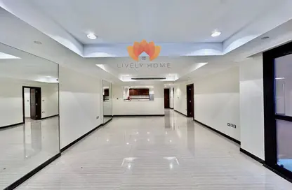 Apartment - 1 Bedroom - 2 Bathrooms for rent in East Porto Drive - Porto Arabia - The Pearl Island - Doha
