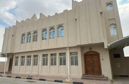 Villa - 5 Bedrooms - 6 Bathrooms for sale in Al Wukair - Al Wukair - Al Wakra