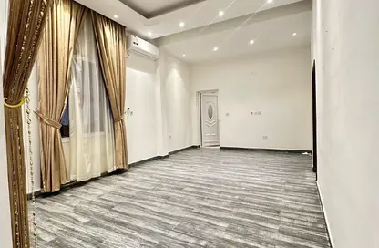Apartment - 2 Bedrooms - 2 Bathrooms for rent in Al Nuaija Street - Al Nuaija - Doha