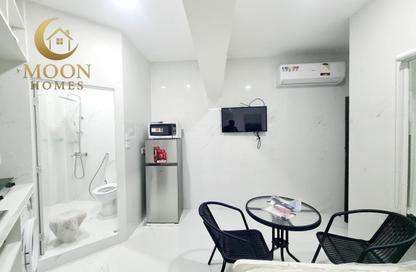 Apartment - Studio - 1 Bathroom for rent in Umm Ghwailina Comm - Umm Ghuwalina - Umm Ghuwailina - Doha