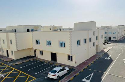 Villa - 4 Bedrooms - 6 Bathrooms for rent in Al Kheesa - Al Kheesa - Umm Salal Mohammed