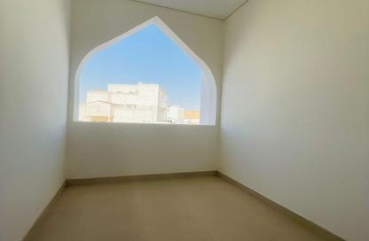 Apartment - 2 Bedrooms - 2 Bathrooms for rent in Umm Qarn - Al Daayen
