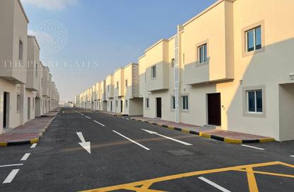 Villa - 6 Bedrooms - 6 Bathrooms for rent in Al Kheesa - Al Kheesa - Umm Salal Mohammed