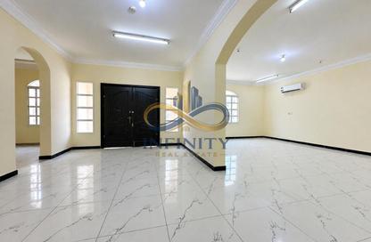 مجمع سكني - 5 - 4 للايجار في شارع ام السنيم - عين خالد - الدوحة مجمع سكني - 5 - 4 للايجار في شارع ام السنيم - عين خالد - الدوحة