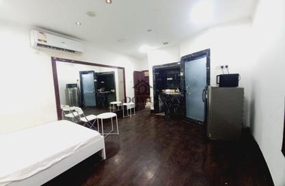 Apartment - Studio - 1 Bathroom for rent in Al Aman Street - Umm Ghuwailina - Doha