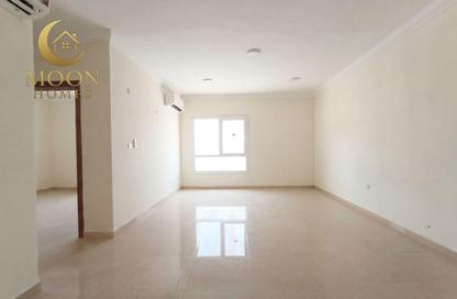 Apartment - 1 Bedroom - 2 Bathrooms for rent in Umm Ghuwailina 4 - Umm Ghuwailina - Doha