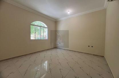 Compound - 5 Bedrooms - 4 Bathrooms for rent in Ain Khaled Villas - Ain Khaled - Doha