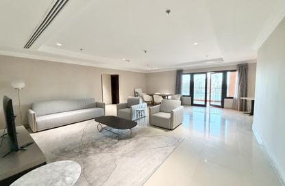 Apartment - 2 Bedrooms - 3 Bathrooms for rent in La Croisette - Porto Arabia - The Pearl Island - Doha