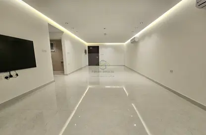 شقة - 3 غرف نوم - 3 حمامات للايجار في شارع المطار القديم - طريق المطار القديم - الدوحة