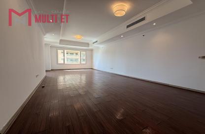 Apartment - 2 Bedrooms - 3 Bathrooms for rent in West Porto Drive - Porto Arabia - The Pearl Island - Doha