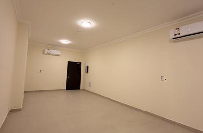 Apartment - 3 Bedrooms - 3 Bathrooms for rent in Fereej Bin Mahmoud - Doha