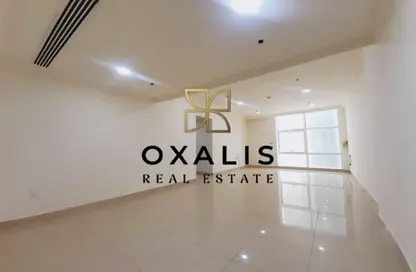 شقة - 2 غرف نوم - 2 حمامات للايجار في مبنى لا مارتين - سلاطة القديمة - سلاطة - الدوحة