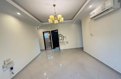 Apartment - 3 Bedrooms - 3 Bathrooms for rent in Thabit Bin Zaid Street - Al Mansoura - Doha