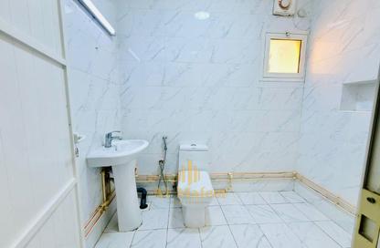 Apartment - 3 Bedrooms - 2 Bathrooms for rent in Umm Qarn - Al Daayen