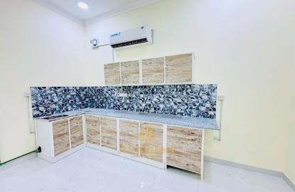 Apartment - 3 Bedrooms - 2 Bathrooms for rent in Umm Qarn - Al Daayen
