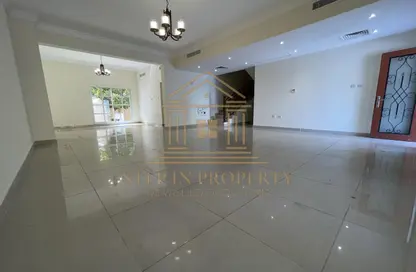 Villa - 4 Bedrooms - 5 Bathrooms for rent in Umm Al Seneem Street - Ain Khaled - Doha