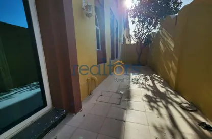 مجمع سكني - 5 غرف نوم - 8 حمامات للايجار في شارع  بو هامو - أبو هامور - الدوحة