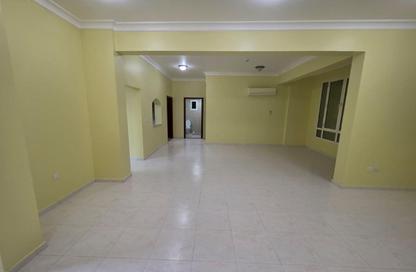 Apartment - 2 Bedrooms - 2 Bathrooms for rent in Al Mansoura - Al Mansoura - Doha