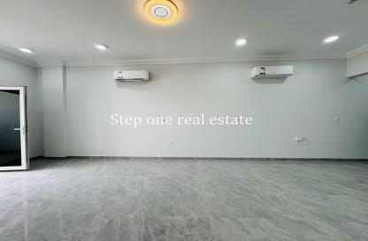 Apartment - 2 Bedrooms - 3 Bathrooms for rent in Umm Qarn - Al Daayen