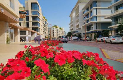 Apartment - 1 Bedroom - 2 Bathrooms for sale in Crystal Residence - Gewan Island - The Pearl Island - Doha