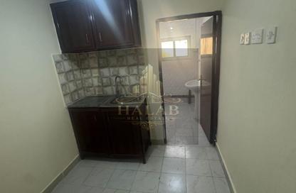 Apartment - 3 Bedrooms - 2 Bathrooms for rent in Street 871 - Al Duhail South - Al Duhail - Doha