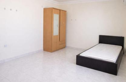 Apartment - 3 Bedrooms - 2 Bathrooms for rent in Fereej Bin Mahmoud - Doha