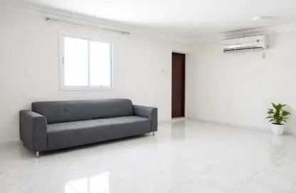 Apartment - 3 Bedrooms - 2 Bathrooms for rent in Fereej Bin Mahmoud - Doha