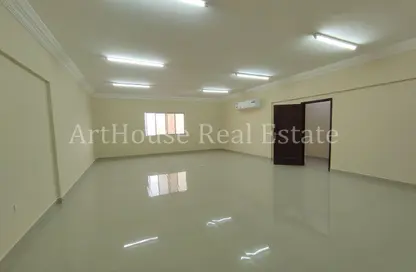 شقة - 3 غرف نوم - 3 حمامات للايجار في بوابة عين خالد - عين خالد - الدوحة