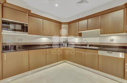 Apartment - 2 Bedrooms - 3 Bathrooms for rent in Tower 31 - Porto Arabia - The Pearl Island - Doha