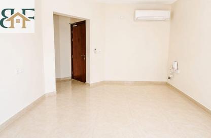 Apartment - 2 Bedrooms - 2 Bathrooms for rent in Al Mansoura - Al Mansoura - Doha